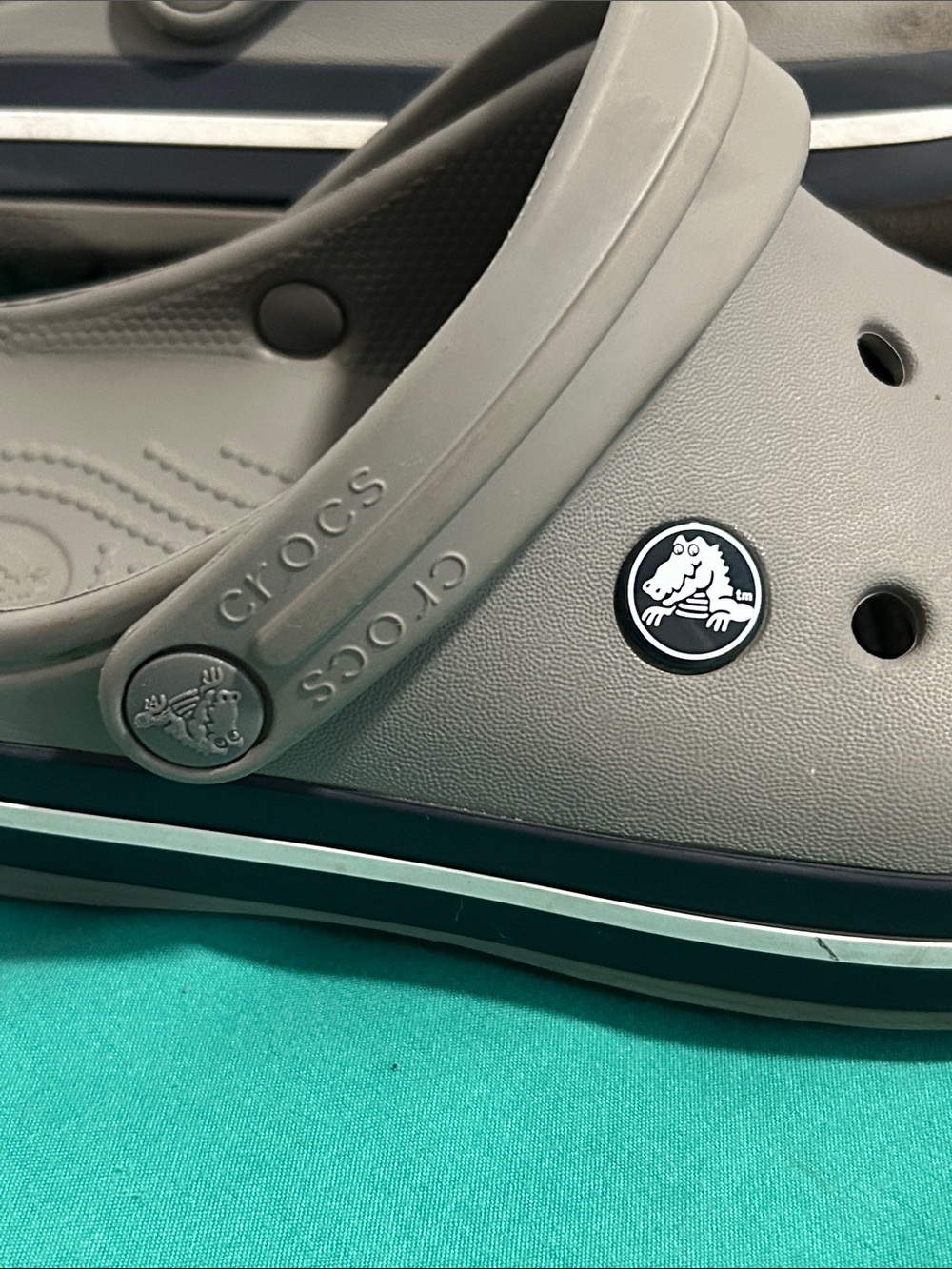 CROCS Kids’ Crocband Clog in light grey Sz: J3 - Picture 4 of 12